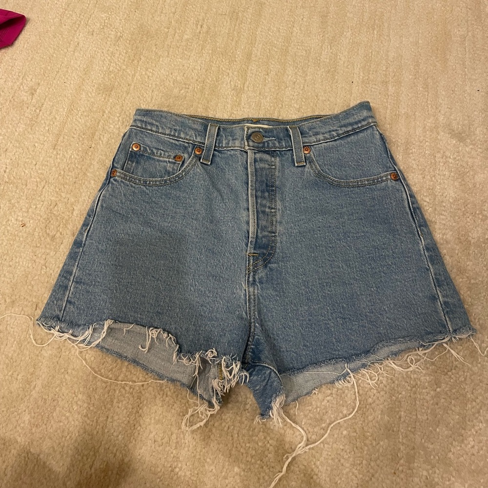 Levis Ribcage shorts
